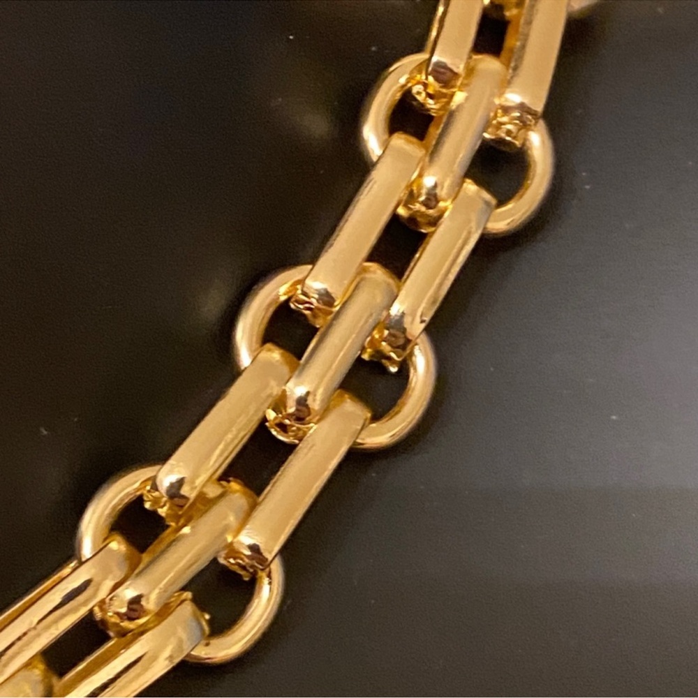 CHANEL Gold-Tone Double CC Pearl Drop Pendant - Picture 5 of 12